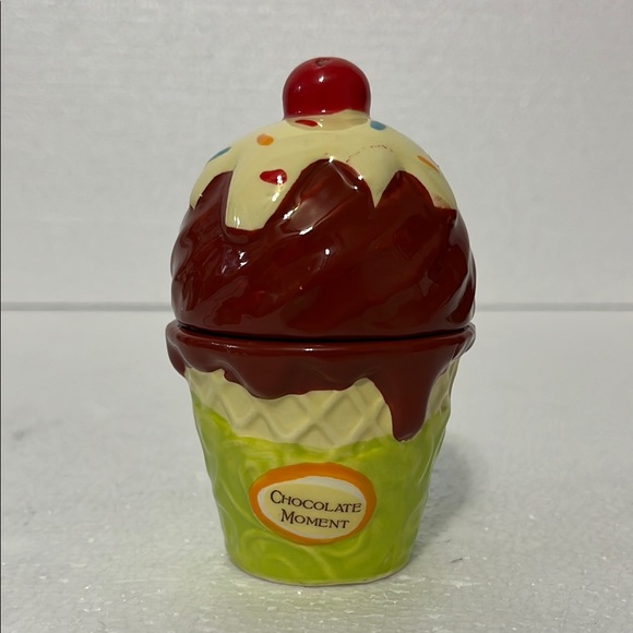 Cracker Barrel Other - Cracker Barrel Sweet Rewards Chocolate Moment Ceramic Salt + Pepper Shakers